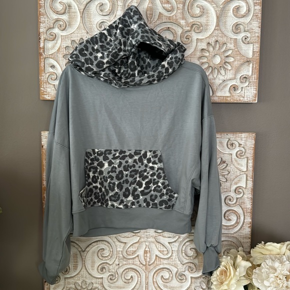 Zenana Outfitters Sweaters - ZENANA | Leopard Sweater Hoodie Women’s Medium